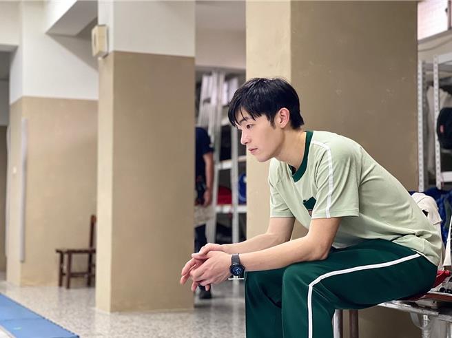 電影《刺心切骨》中牧森被讚譽是全片唯一治癒的角色。（周子娛樂提供）