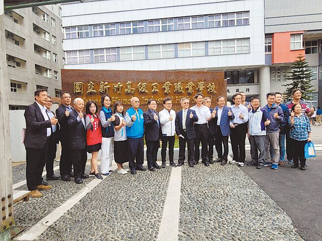 新竹高工12日举行81周年校庆园游会及新建校门落成揭牌典礼。（新竹高工提供／陈育贤新竹传真）