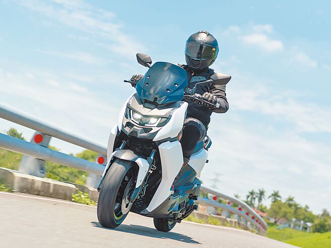 宏佳騰靈活黃牌大羊STR 300推出現折5000元，再享無卡分期低利率。（宏佳騰提供）