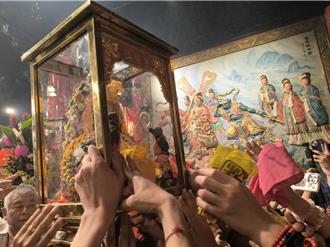 大甲媽回鑾安座 80萬人高喊「進喔」
