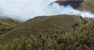 陽明山七星山驚傳火災！「濃煙噴發」緊急封閉步道、 小油坑停車場
