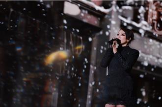 林憶蓮廣州巡演遇大暴雨  淚謝歌迷兩度上台道歉