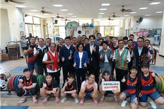 康裕成牽線企業贊助 金牌搖籃鼓山高中舉重隊衝全中運