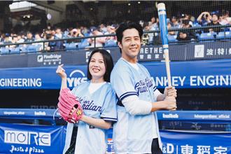 胡宇威开球「邀张育成加入摆摊」 苗可丽想当啦啦队应援