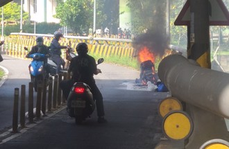 北市堤外道火燒機車　行駛中慘遭惡火吞噬