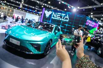 陸電動車泡沫加速爆裂？傳哪吒汽車原CEO滯英不歸暗中轉移資產