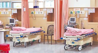 台北醫院門診擠爆 萬人搶72病床