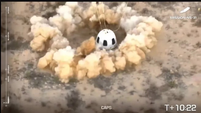 10分鐘後，乘員艙返回地面。(圖/Blue Origin )