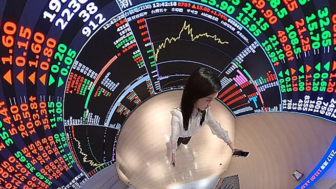 受惠新的关税豁免政策，苹概股有望率先反应利多，引领台股上攻。图／本报资料照片