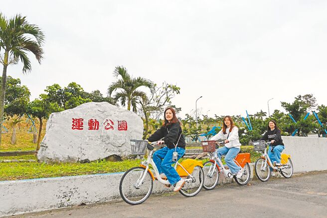 新北市YouBike2.0前30分鐘免費措施上路以來，3月每日達11.3萬次租借，最高達11.6萬次，為疫情後新高紀錄。（新北市交通局提供／高鈞麟新北傳真）