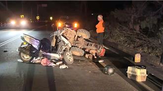 女騎士撞耕耘機 左臂遭壓受困 路過民眾抬車救人