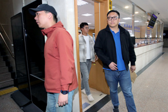 酸綠共諜案「僅20萬就放人」！歷史哥嗆司法黑暗  2000人暴動了