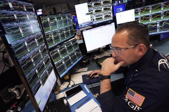 紧盯贸易政策变化 道指涨逾200点 台积电ADR弹1％