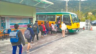安心通學 花蓮汰換5校交通車