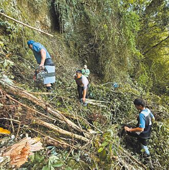 玉山暴風雨路斷 山友觀高避難