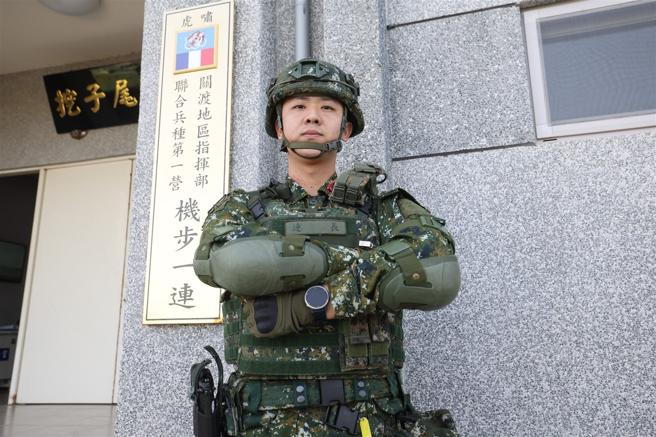 机步1连连长张上尉。（记者黄迪明摄）