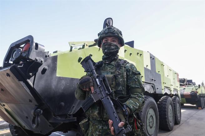 机步1连徐源杰上士。（记者黄迪明摄）