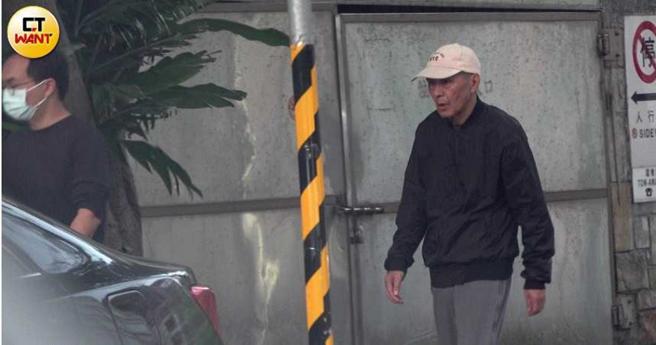 侯孝贤虽身型消瘦但步伐稳健。（图／本刊摄影组）