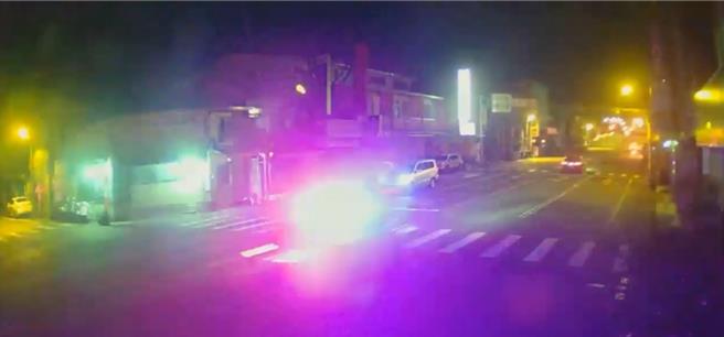 犯嫌一路横衝直撞违规闯了数个红灯。（警方提供／吴佩蓉宜兰传真）