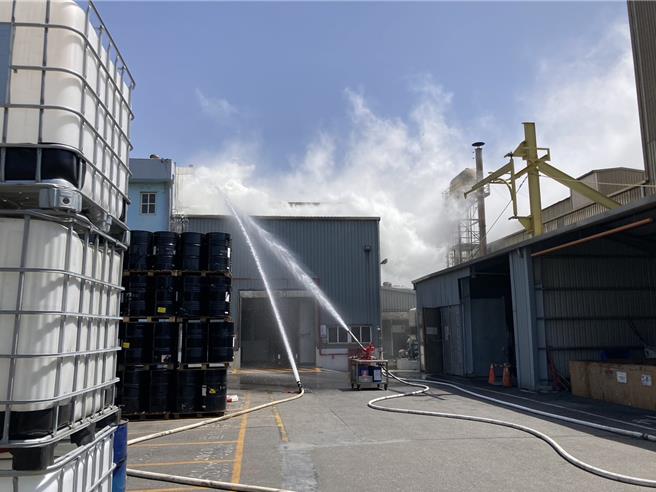 今日下午1时许，桃园市大园区1处化工工厂发生火警。（民眾提供）