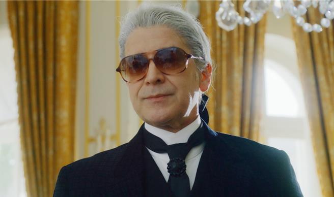 奥利维耶布莱特曼饰演的「时尚老佛爷」也入戏。（海鹏提供）