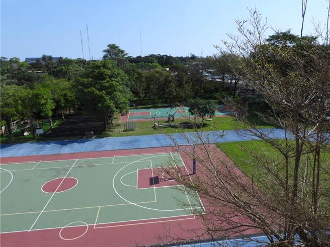 花莲县政府连续5年举办国中小学正式教师联合甄选，共进用300多名老师，为确保学生受教权益，教育处今年决定暂缓举办普通班甄选事宜，先将重点放在提升师资品质，缺额由各校自聘代理教师因应。（本报资料照片）