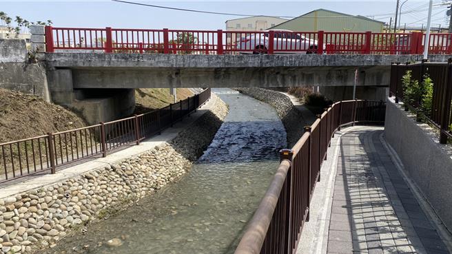 葫芦墩圳西汴干线社皮分线护岸改善后焕然一新。（杨琼璎服务处提供／李京升台中传真）