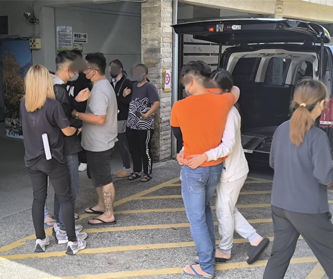 林女親友傷心欲絕。（李京昇攝）