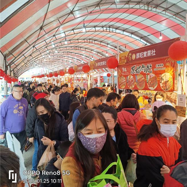 桃园购物节和年货大街都是经发局年度大活动。(经发局提供／蔡依珍桃园传真)