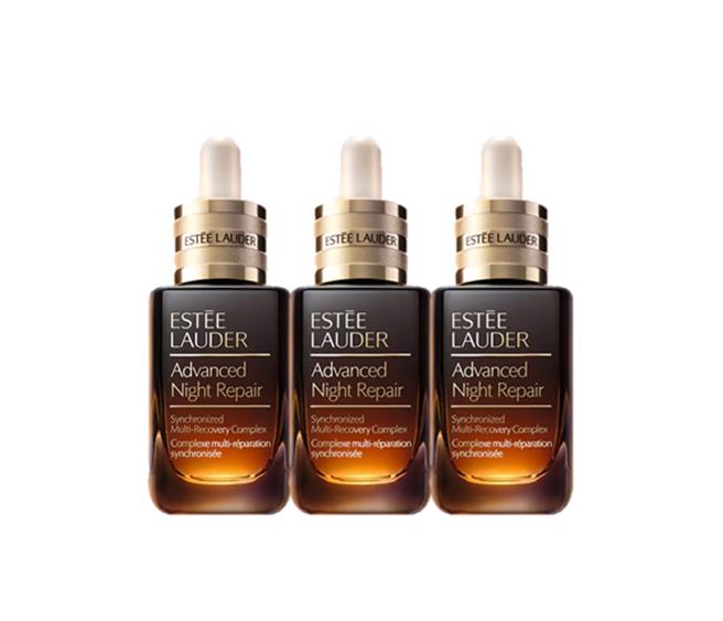 新光三越台北南西店初夏購物節，ESTEE LAUDER小棕瓶修護鐵粉組，特價 8800元（66折）。（新光三越提供）