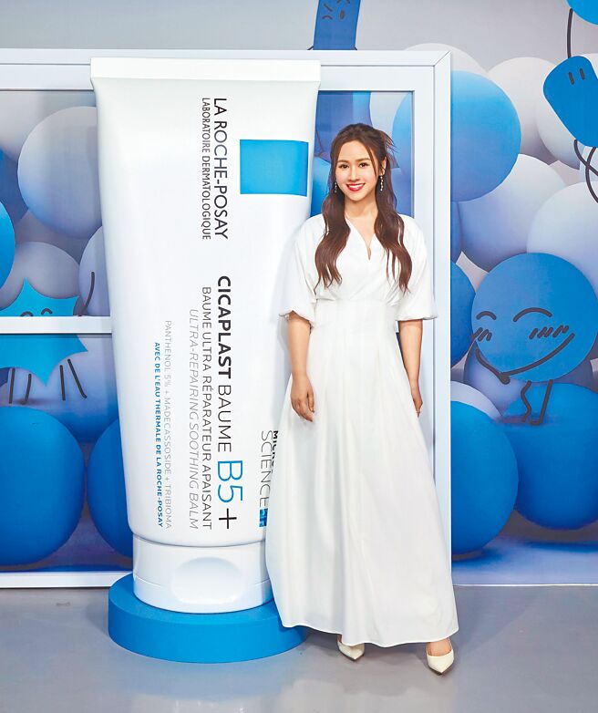 吴姗儒14日出席保养品快闪店活动，一身白洋装展现清新气质的一面。（品牌提供）