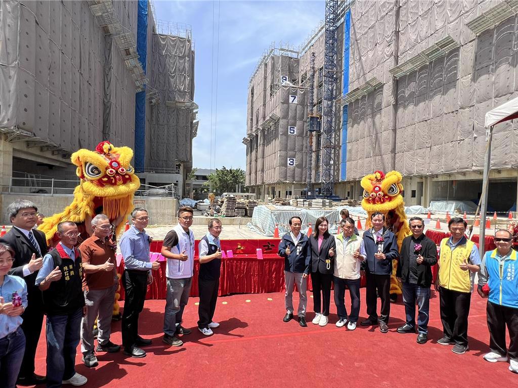 高市府於大寮社會住宅（第1期）新建工程舉行上梁典禮。（水利局提供）