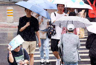天氣》周末變天炸雷雨 下波雨更大 連灌4天