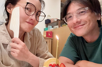 舒淇49歲生日和馮德倫素顏同框 賣關子：第3個願望留給自己