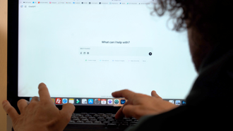 ChatGPT寫的？ Z世代一眼識破：靠這個標點符號