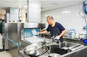 嘉義推職務再設計 助身障朋友進飯店穩定上工