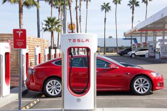 被川普關稅害到！特斯拉2款車生產計畫喊停