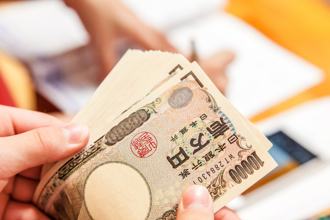 憂關稅重擊日本經濟！日銀總裁暗示升息周期恐暫停