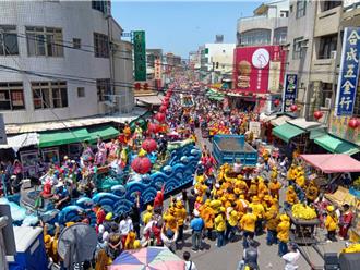 北港朝天宮迎媽祖今熱鬧登場 63輛真人藝閣成歷年之最