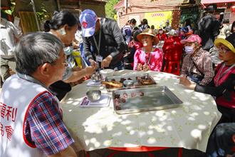 苗栗偏鄉長者樂開懷 38位長輩重溫童年時光