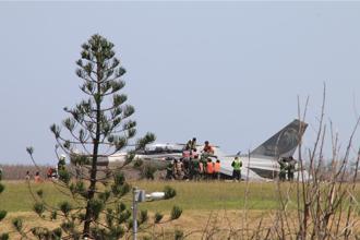 快訊》馬公基地IDF戰機落地煞車故障停跑道  本周同基地第二起事故