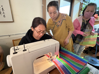 移民署邀新住民手作懷舊台灣LV「茄芷袋」  體驗臺灣古早味