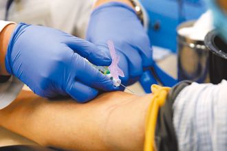 抽血揪出阿茲海默症！台韓研究：早期診斷準確率93％