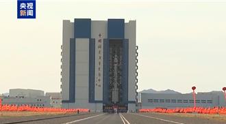 陸神舟二十號船箭組合體垂直轉運近日將擇機發射