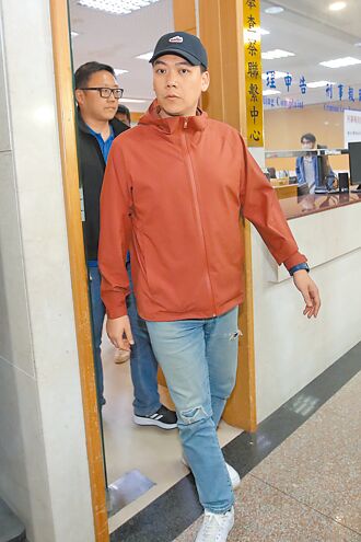 罷吳四騎士50萬交保 藍轟竟比共諜案還重