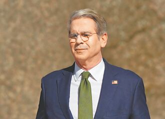 華府黑白臉 貝森特扮好警察