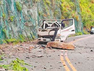 宜蘭 北橫落石砸車1死1重傷