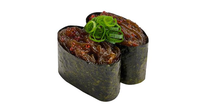 壽司郎「飛魚卵海藻軍艦」，40元。（壽司郎提供／朱世凱台北傳真）