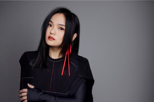 徐佳瑩《尋人啟事》專輯發行限量編號紅膠，18日開始預購。（亞神音樂提供）