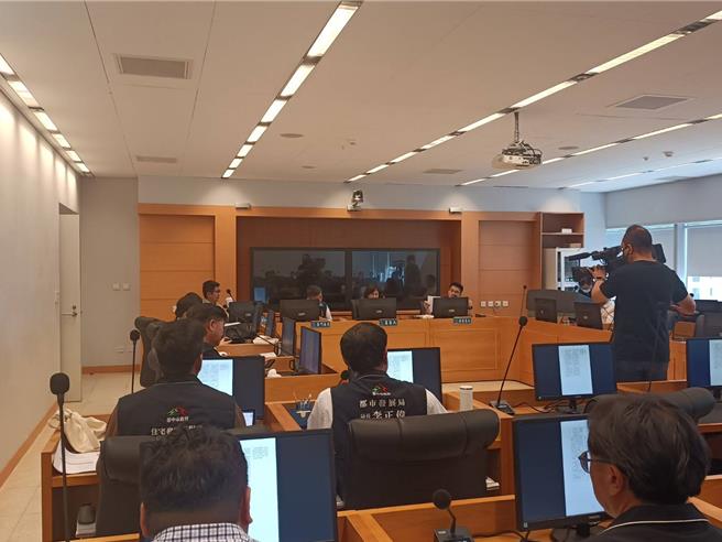 台中市府警察局提出修正「交通义勇警察协勤派遣与管理办法」第6条，将提高民间申请义交协勤钟点费为300至350元。（陈淑娥摄）